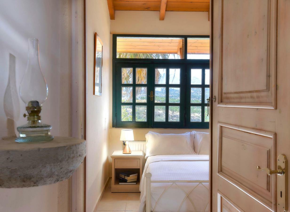 Castello Villa Daphnes - Private Pool & Whirlpool Dhafnes Extérieur photo