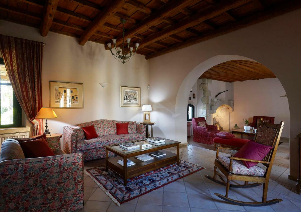 Castello Villa Daphnes - Private Pool & Whirlpool Dhafnes Extérieur photo